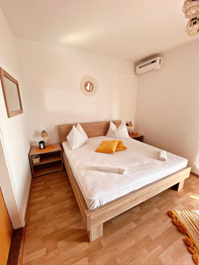 The Manzoni Family 5 Hotel Punat Exterior foto
