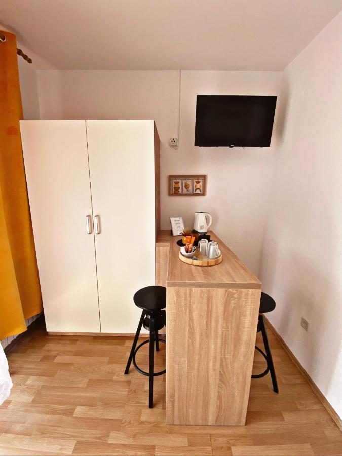The Manzoni Family 5 Hotel Punat Exterior foto
